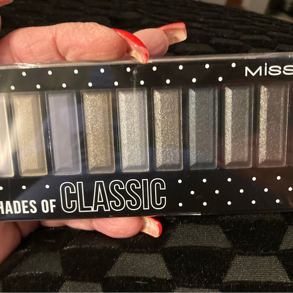 Eyeshadow-Misslyn Eyeshadow Shades, Shade Of Nude, Pigmented Black Smokey nwt - Picture 6 of 9
